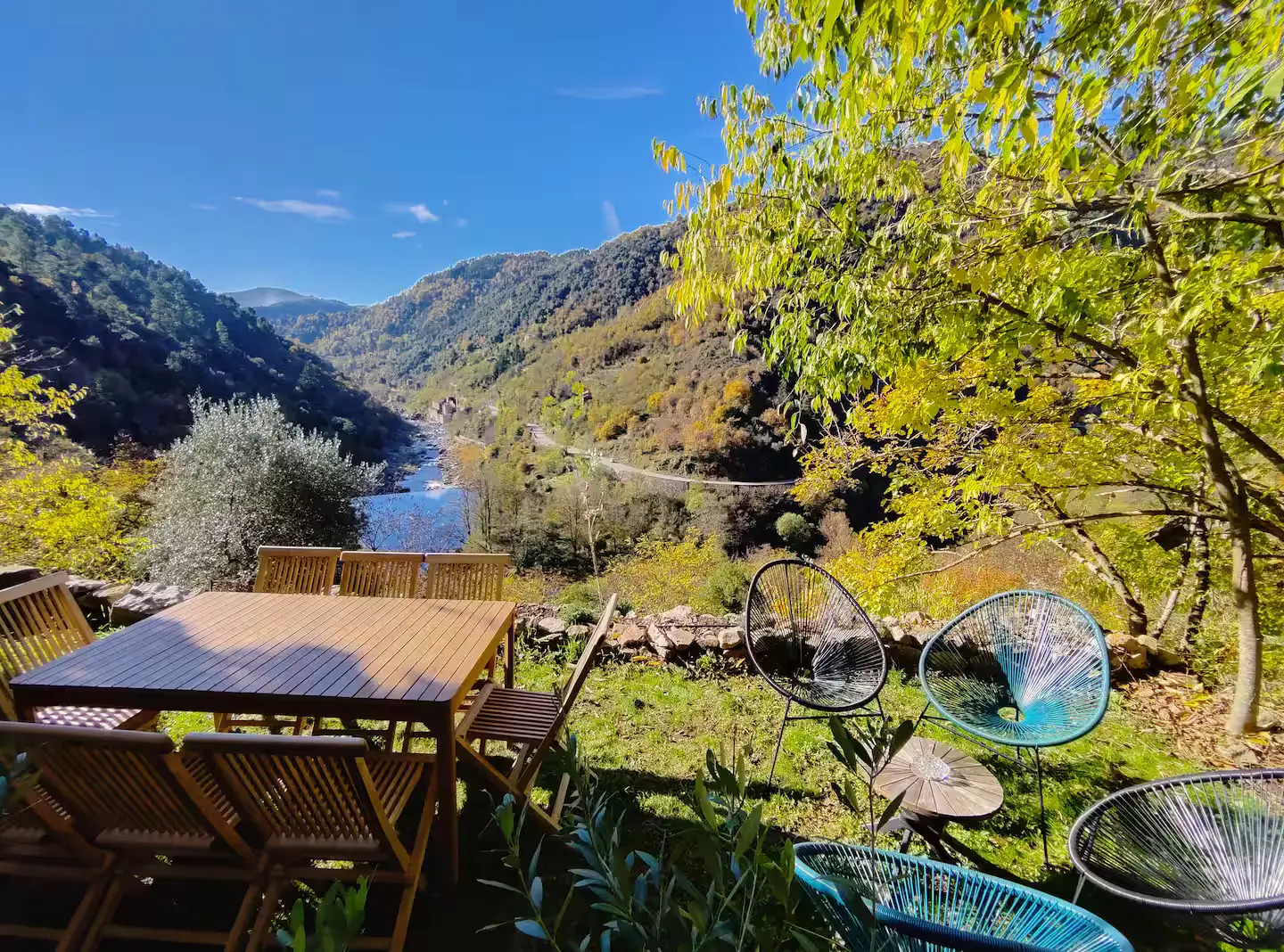 Terrasse de la maison avec vue sur la vallée